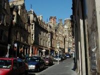A very steep and winding street. It leads from the Royal Mile to Princess Street.
